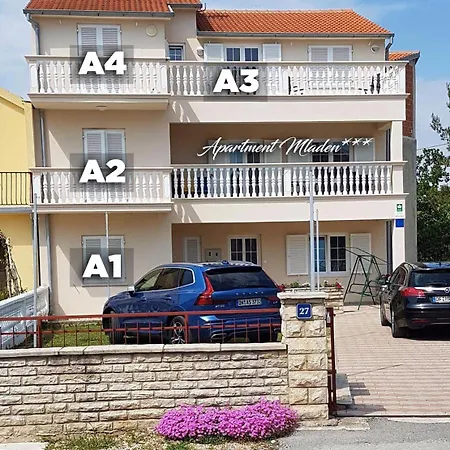 Apartment Mladen *