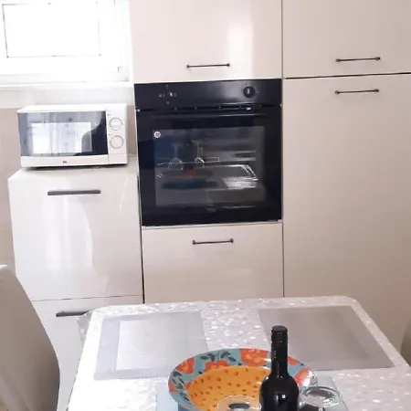 Apartment Mladen *