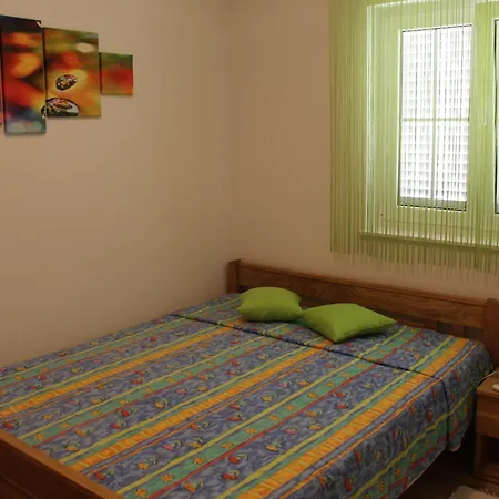 Apartment Mladen *
