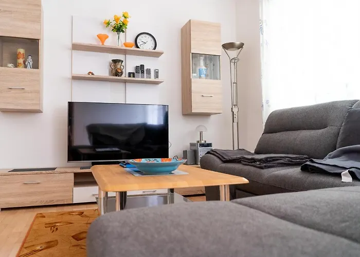 Апартаменты Mladen Биоград-на-Мору