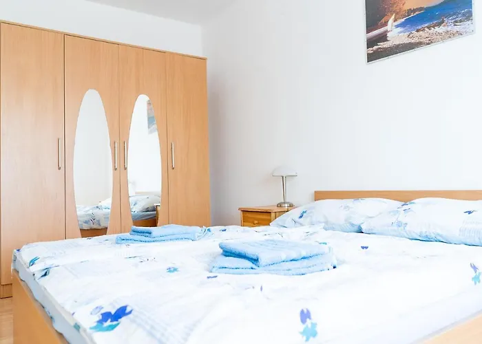 Апартаменты Mladen Биоград-на-Мору