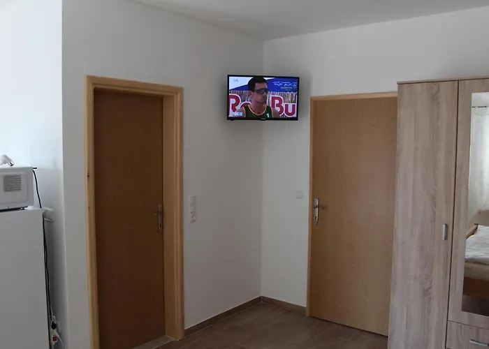 Апартаменты Mladen Биоград-на-Мору