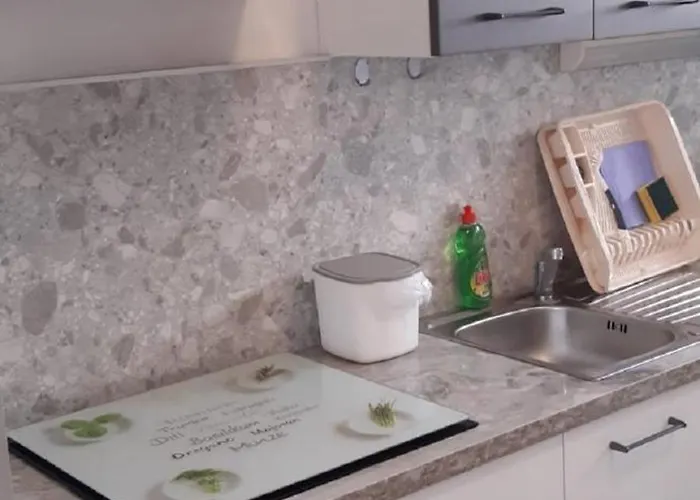 Апартаменты Mladen Биоград-на-Мору